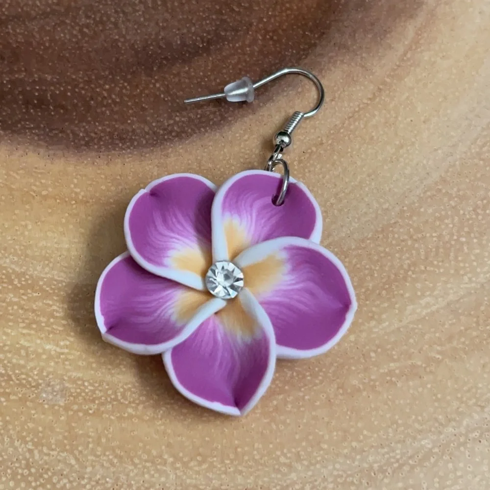 Hawaiian Beautiful Plumeria Earrings NEW - Picture 3 of 4